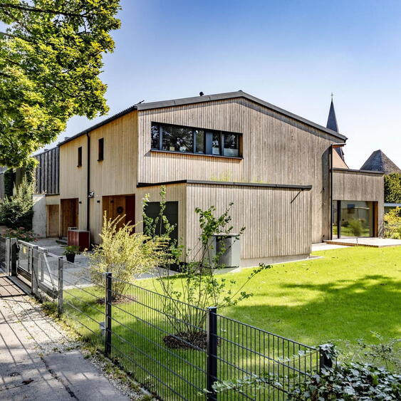 Zweifamilienhaus aus Holz in Dachau