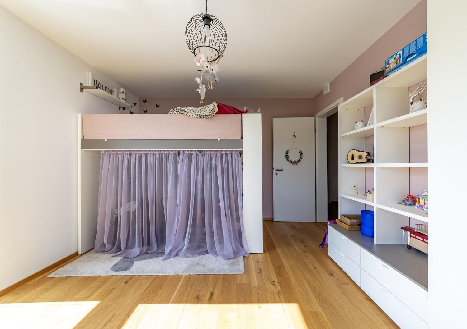 Kinderzimmer mit Parkett