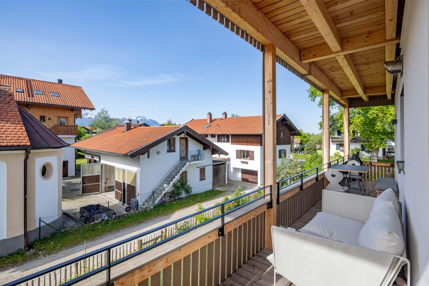 Mehrfamilien Holzhaus in Übersee, Wohnung, Balkon