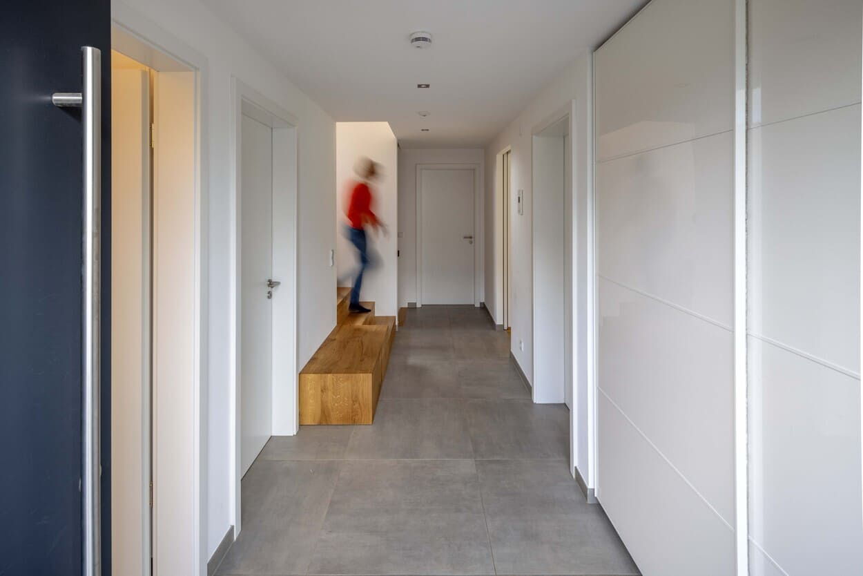 Eingangsbereich von Holzbau in Obermenzing von Lebensraum Holz