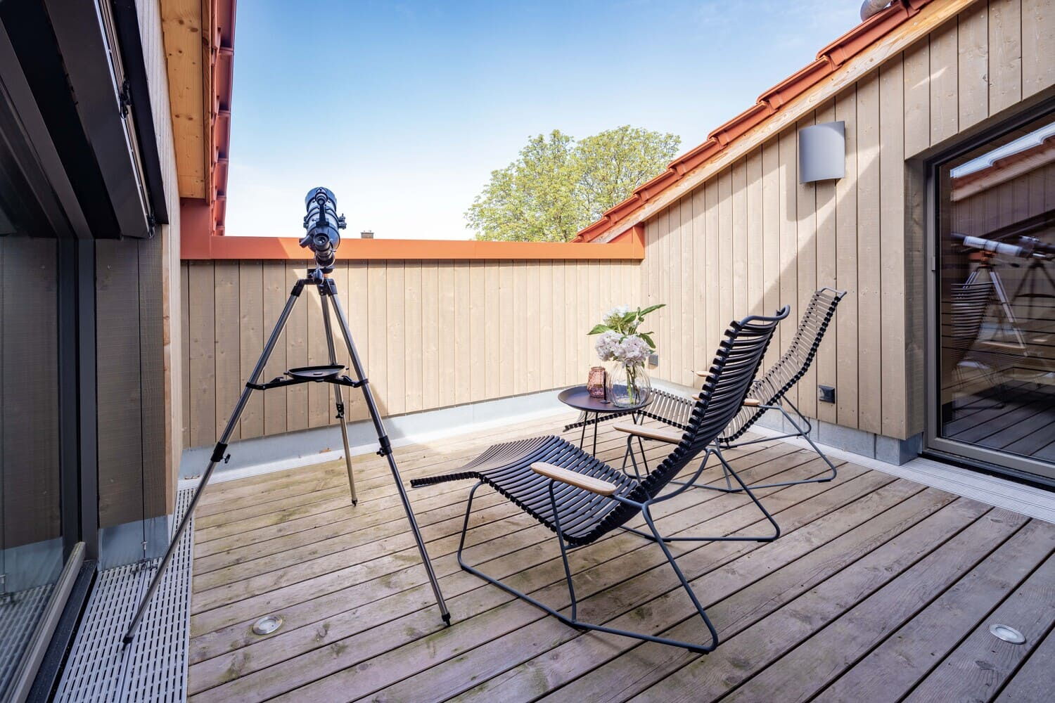 Mehrfamilien Holzhaus in Übersee, Chiemgauloft, Ferienwohnung, Dachterrasse, Holzfassade