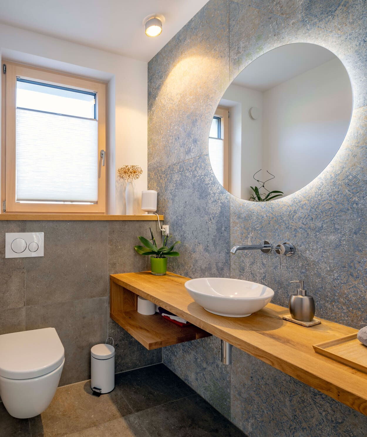 Bad mit Leuchtspiegel