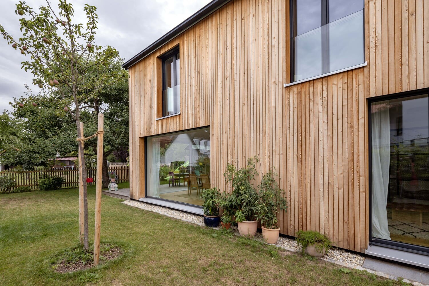 große Fenster im EG, Sonnenenergie wird genutzt